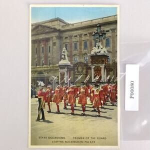 Vintage 1940s Postcard Yeomen of the Guard Buckingham Palace London England UK
